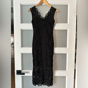 Sleeveless lace midi dress